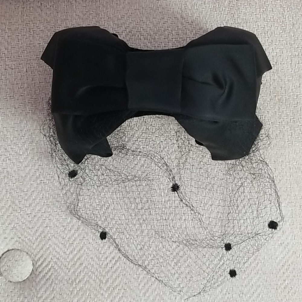 Vintage black silk headband/hat with veil